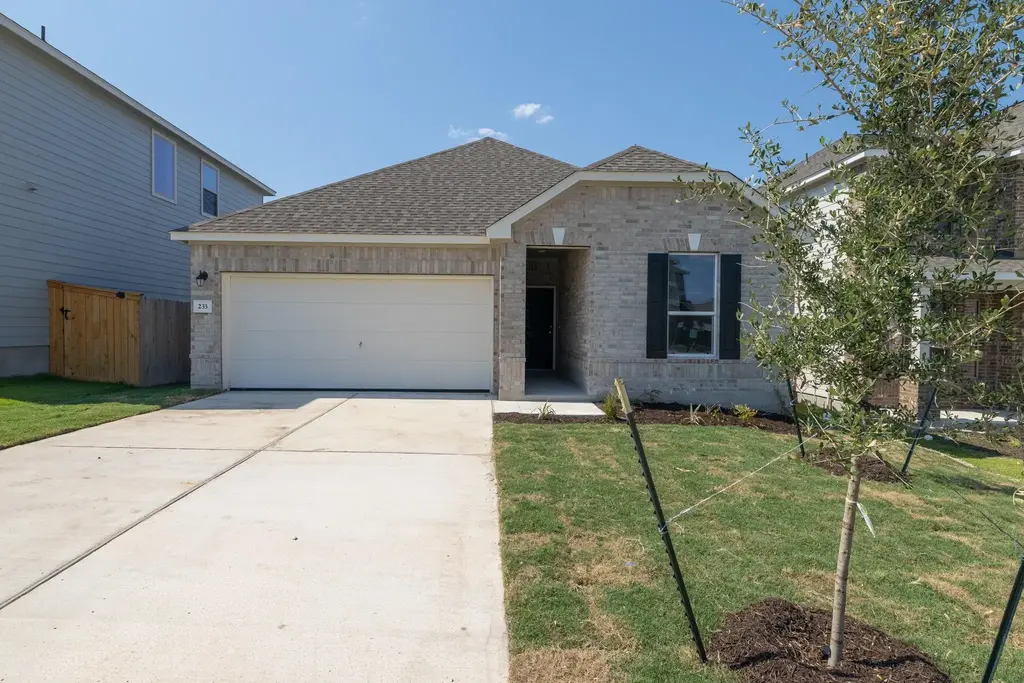 233 Robert Hightower Dr, Jarrell