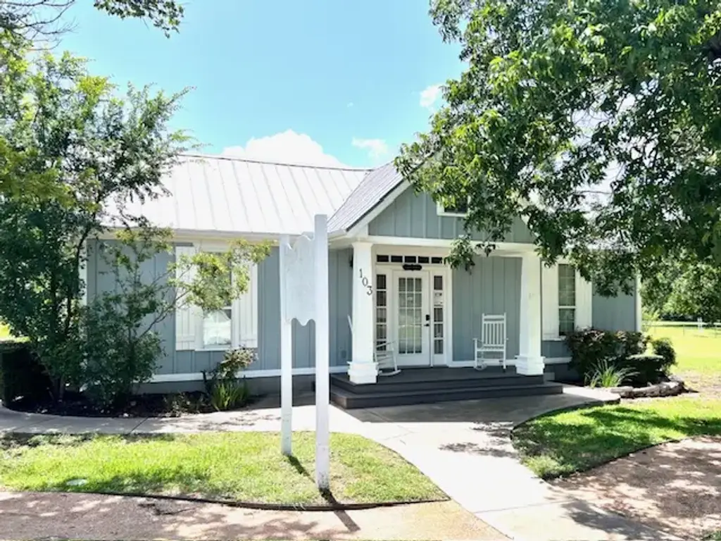 103 N West Dr, Leander
