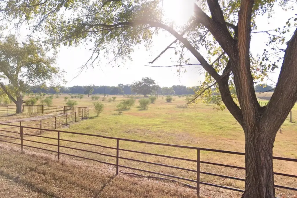 465 Oak Grove Rd, Luling