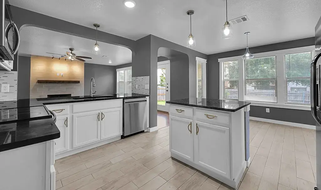 309 Fallen Leaf Ln, Temple
