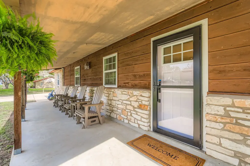 227 Crest Circle Dr, San Marcos