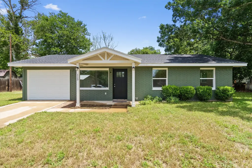 115 Sycamore St, Luling
