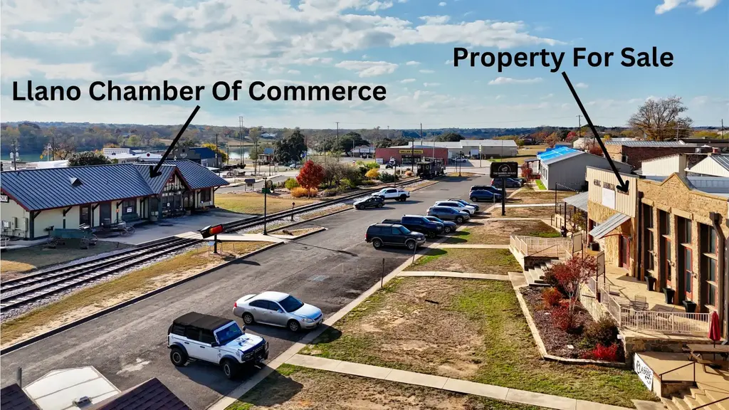 107 E Grayson St, Llano