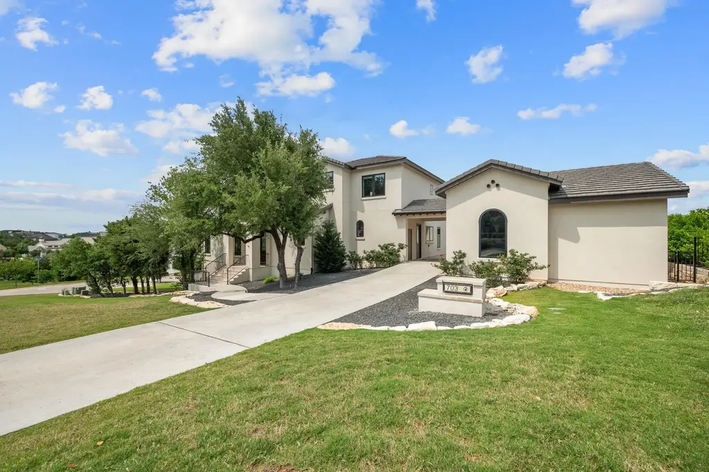 703 Serene Estates Dr, Austin