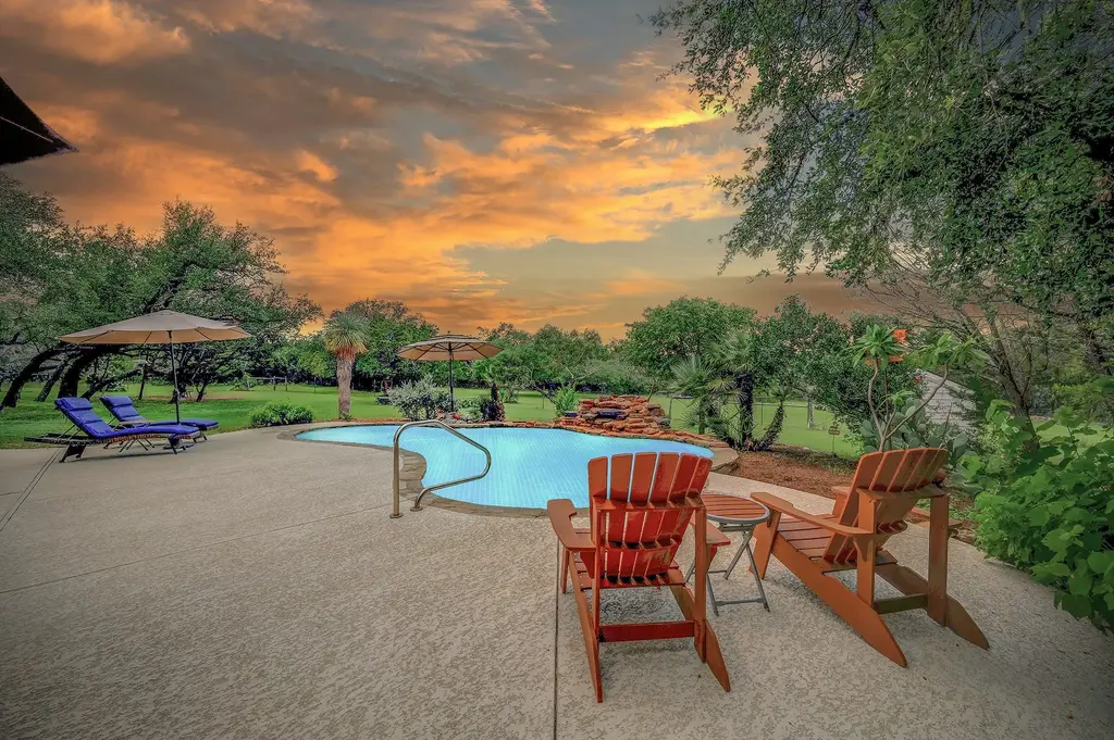 1031 Water Park Rd, Wimberley