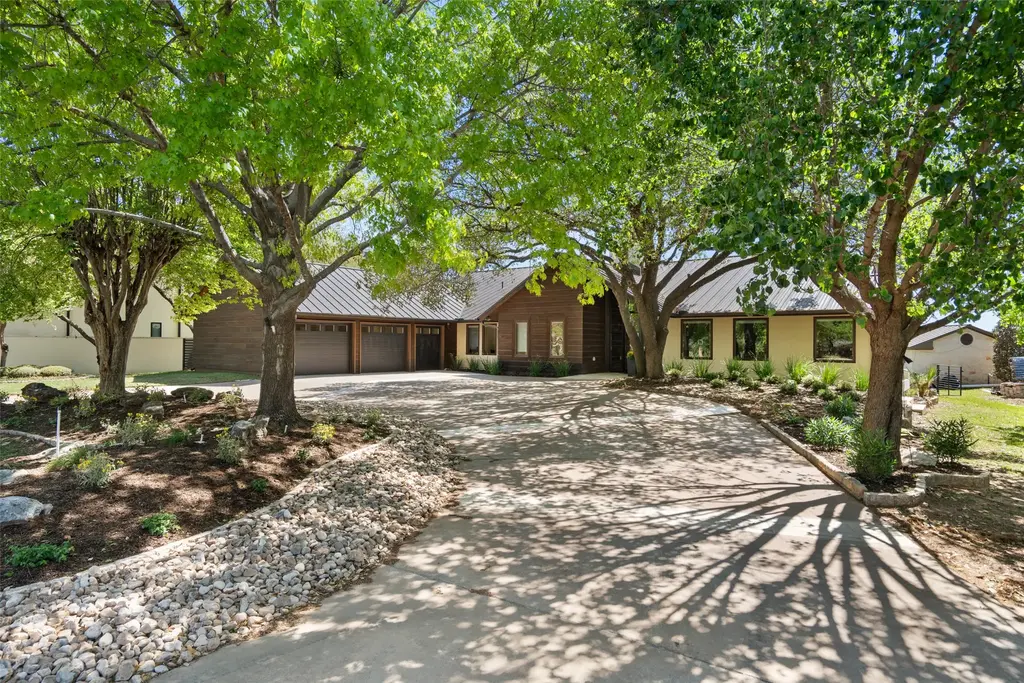 211 Lighthouse Drive, Horseshoe Bay