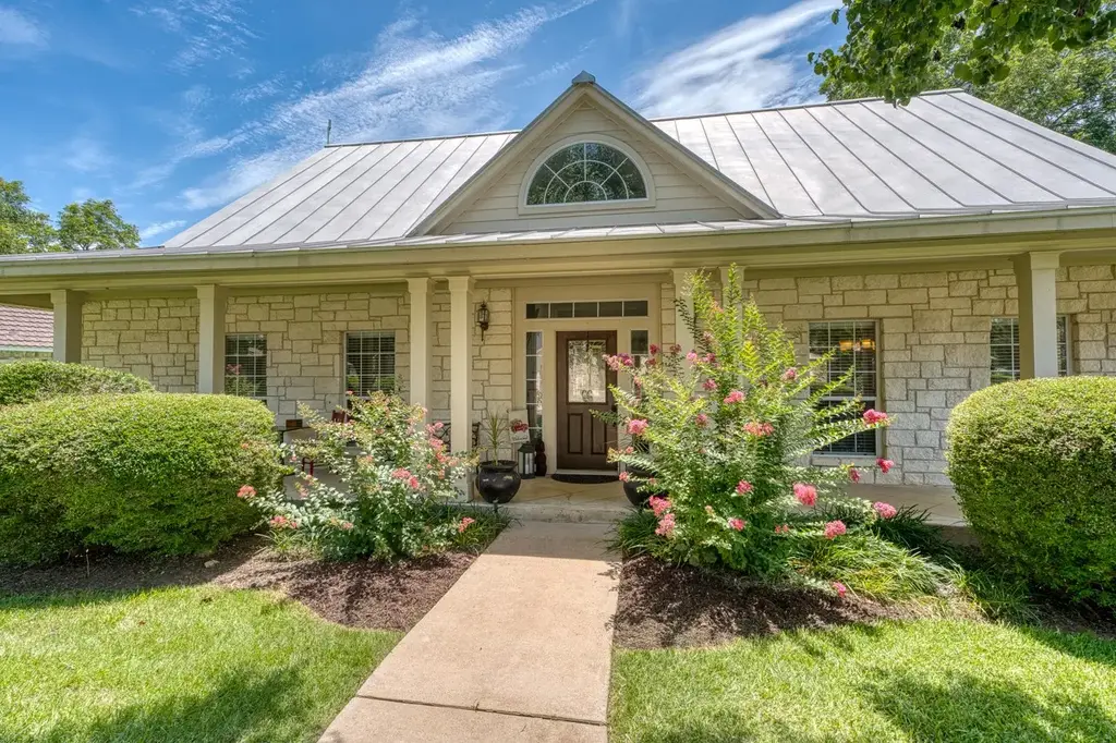 337 Colonial St, Meadowlakes