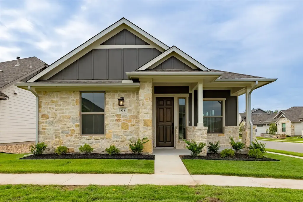 328 Orleanian Dr, Buda