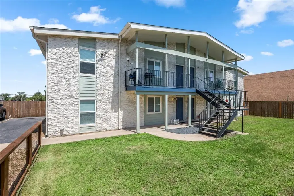 1904 Hearthstone Dr, Austin