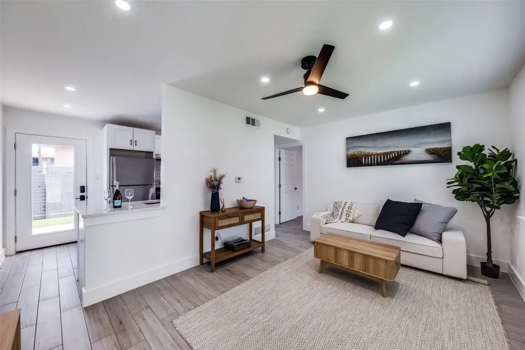 1200 E 52nd St 205, Austin