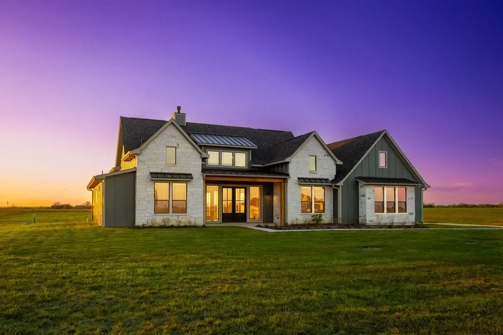 114 Country View Lane, Schulenburg