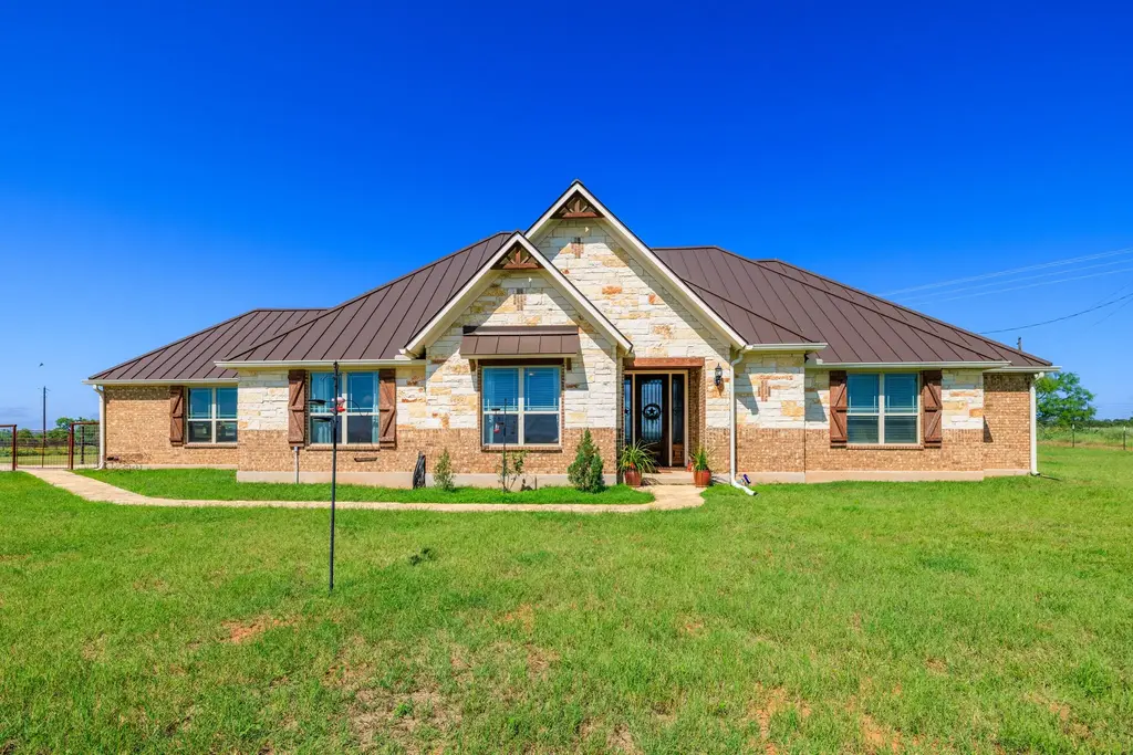 232 Ole Bucks Ln, Fredericksburg