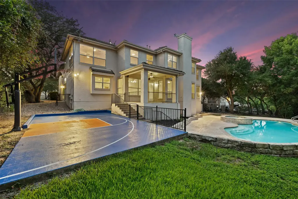 402 Luna Vista Dr, Austin