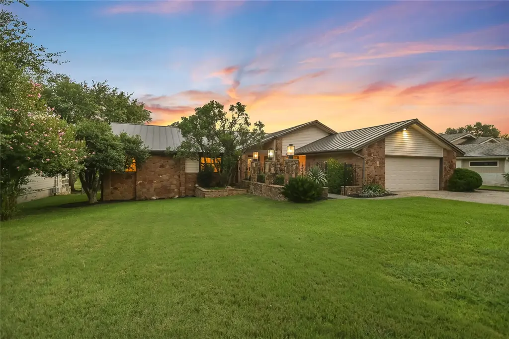 308 Sombrero Dr, Horseshoe Bay