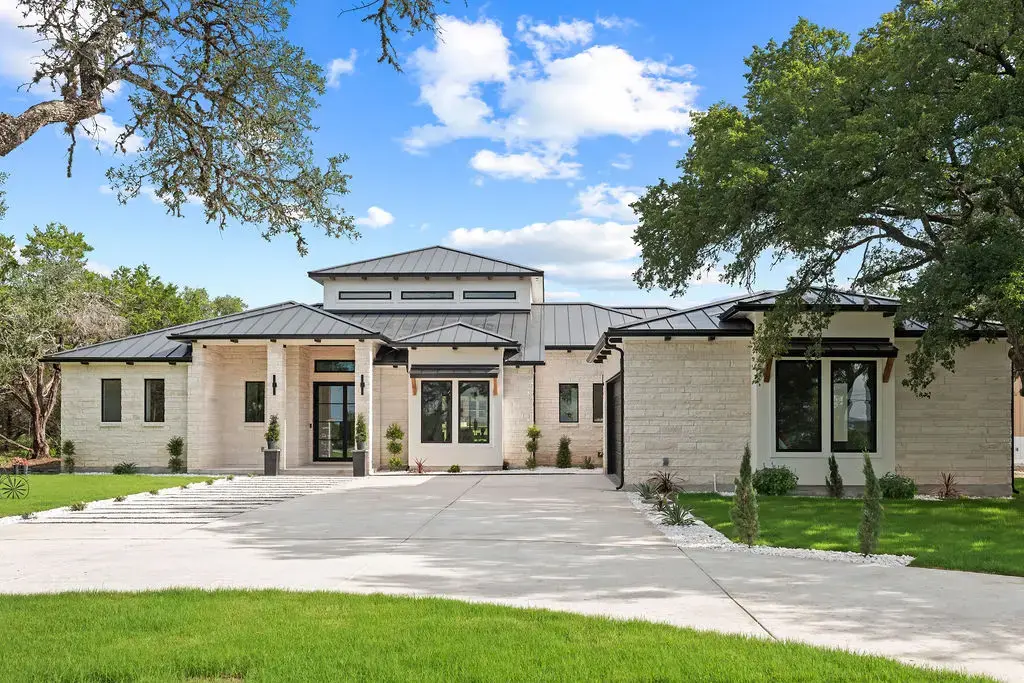 226 Bobby Clark Dr, Canyon Lake