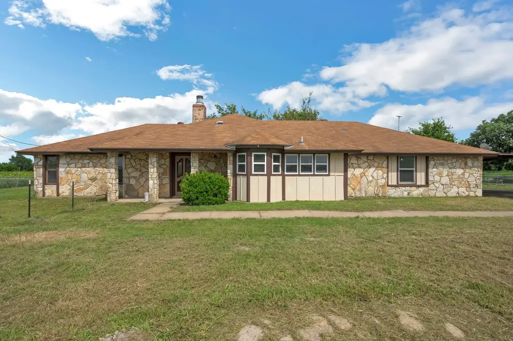 16885 State Highway 317, Moody