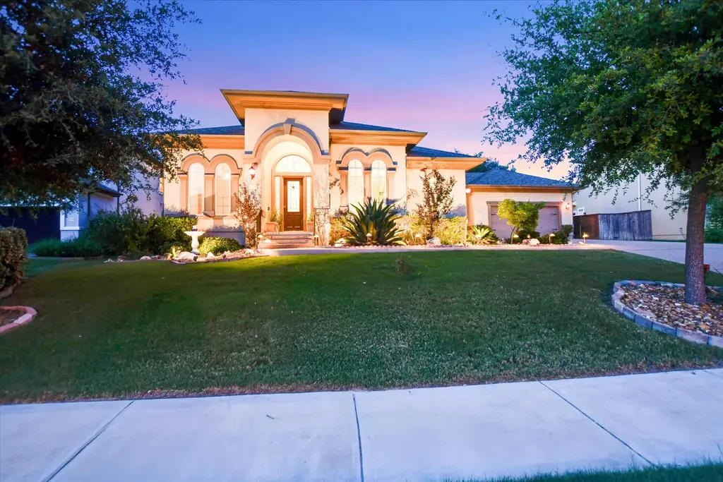 2728 Long Lasso Pass, Leander