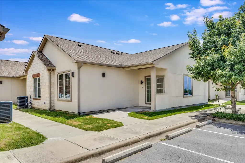 2400 Louis Henna Blvd 201, Round Rock