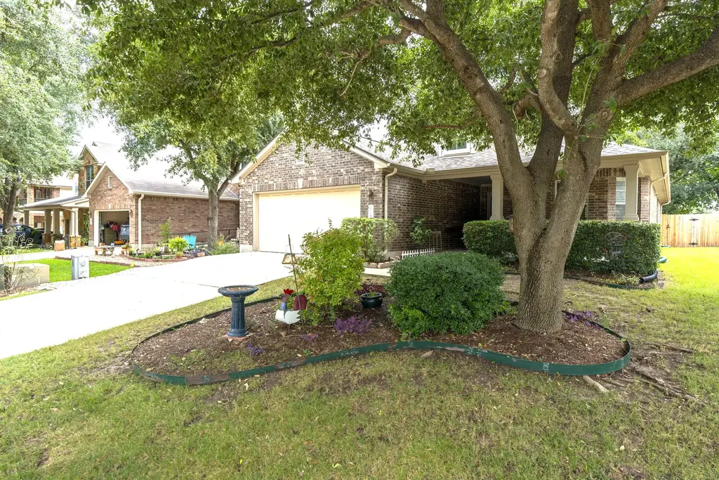 1610 Coldwater Holw, Buda