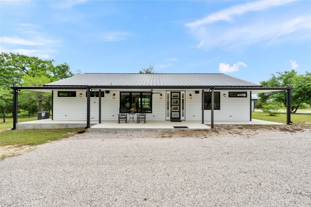 4455 N Fm 1174, Bertram