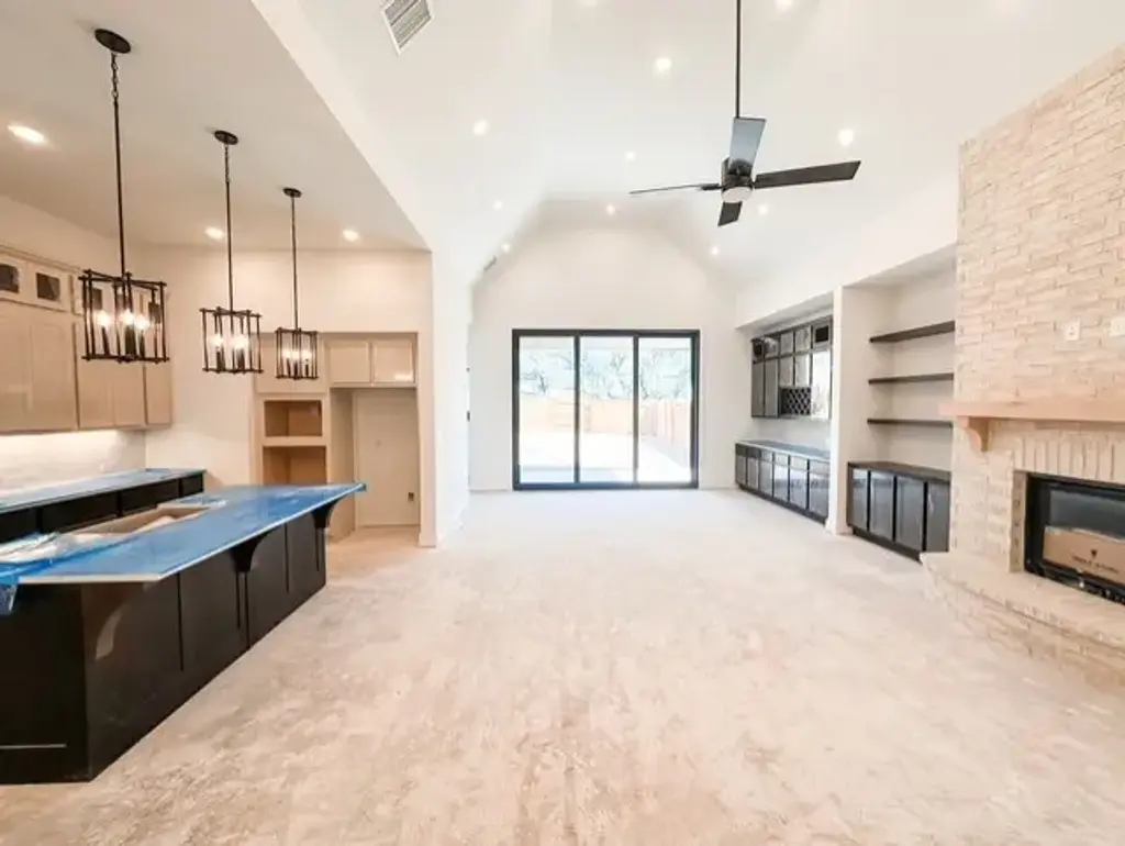 404 Jackson River Loop, Kyle