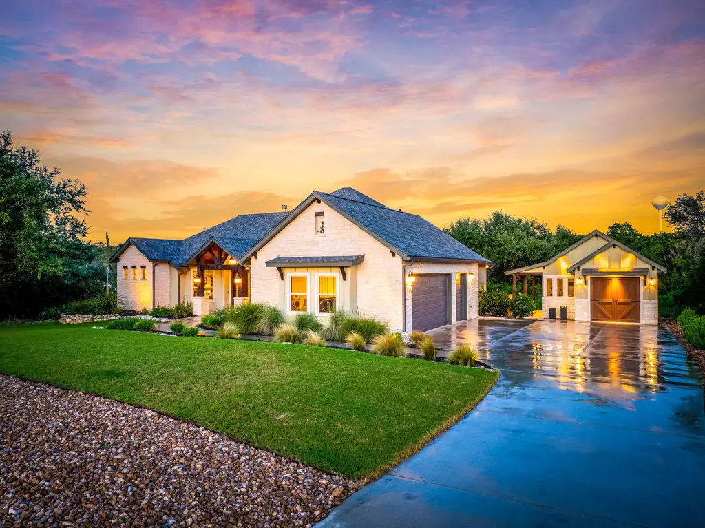 375 Curvatura, New Braunfels