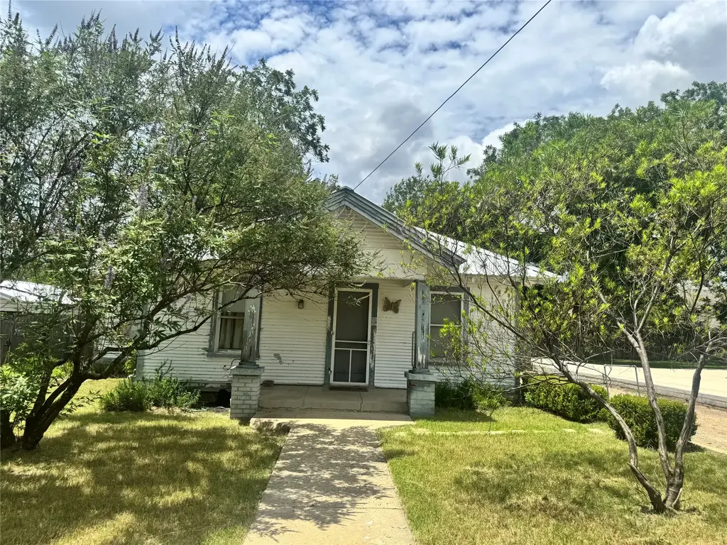110 S Porter St, Lampasas