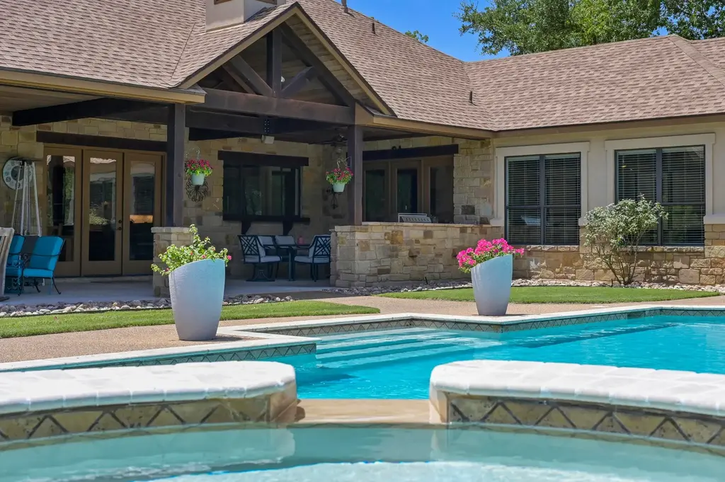3315 Deer Trl, Georgetown
