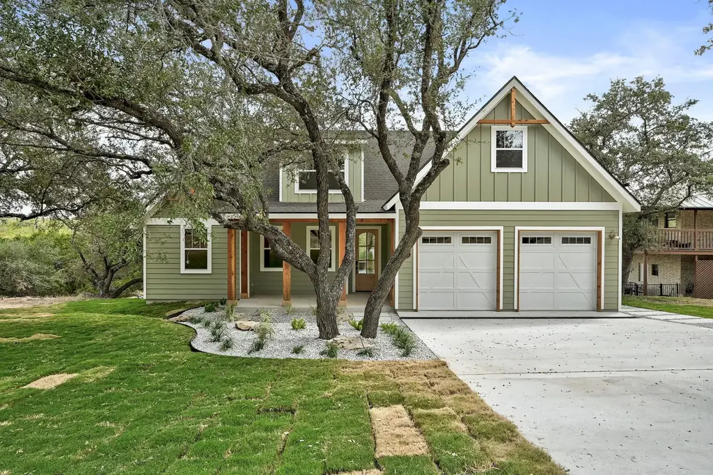 813 Newport Dr, Spicewood