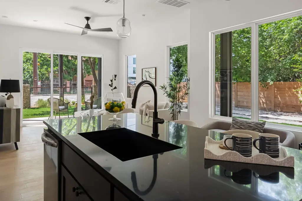 517 Tillery St 1, Austin