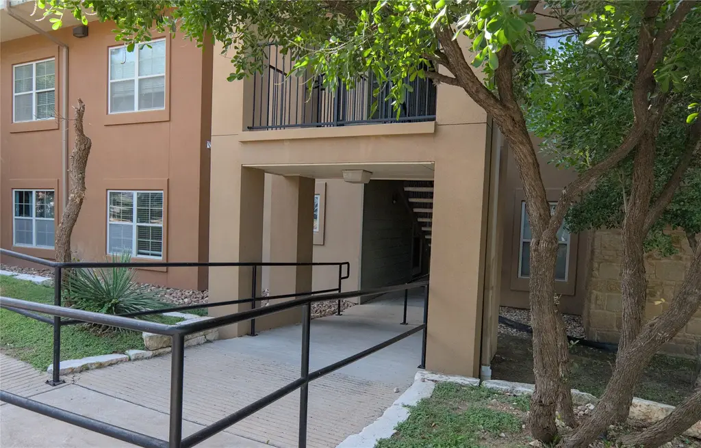 6810 Deatonhill Dr 4102, Austin