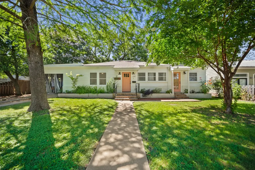 208 N Acorn St, Fredericksburg