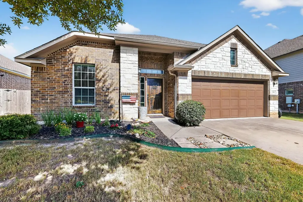 954 Clear Springs Holw, Buda
