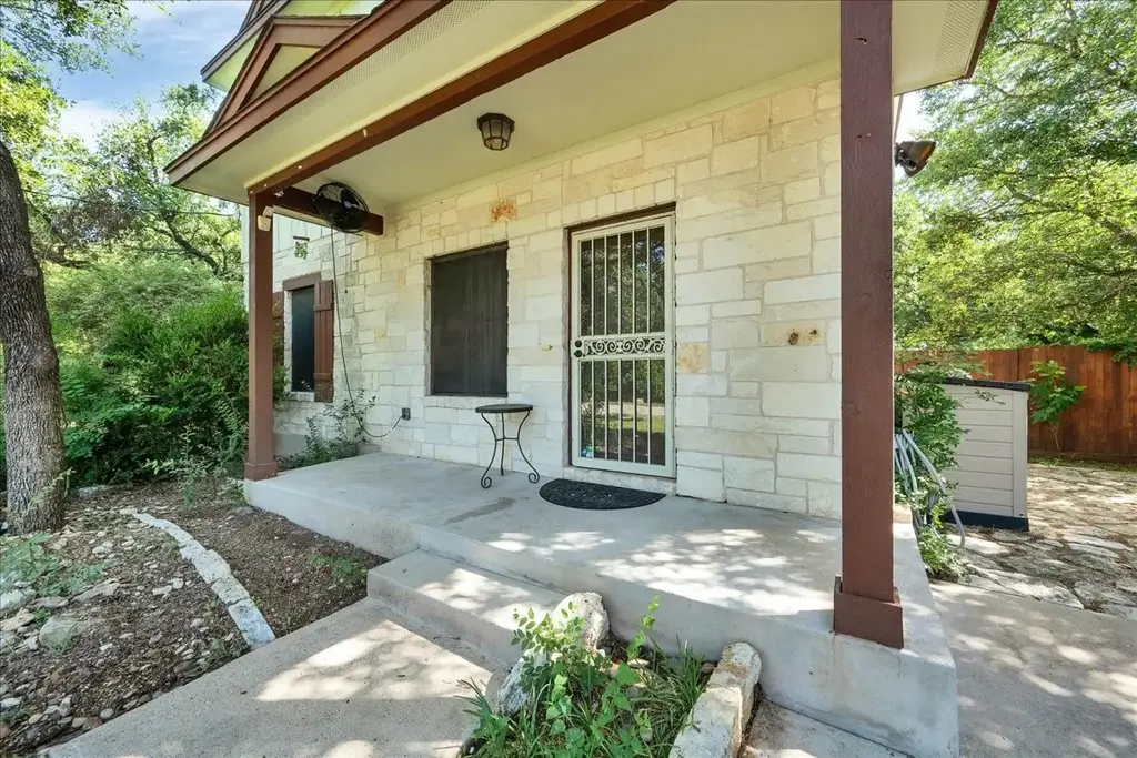 15102 Bowling Ln, Austin