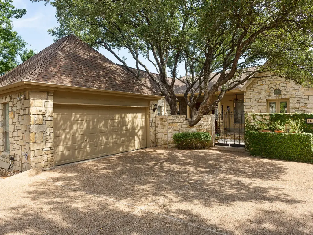 402 Golf Crest Ln, Lakeway