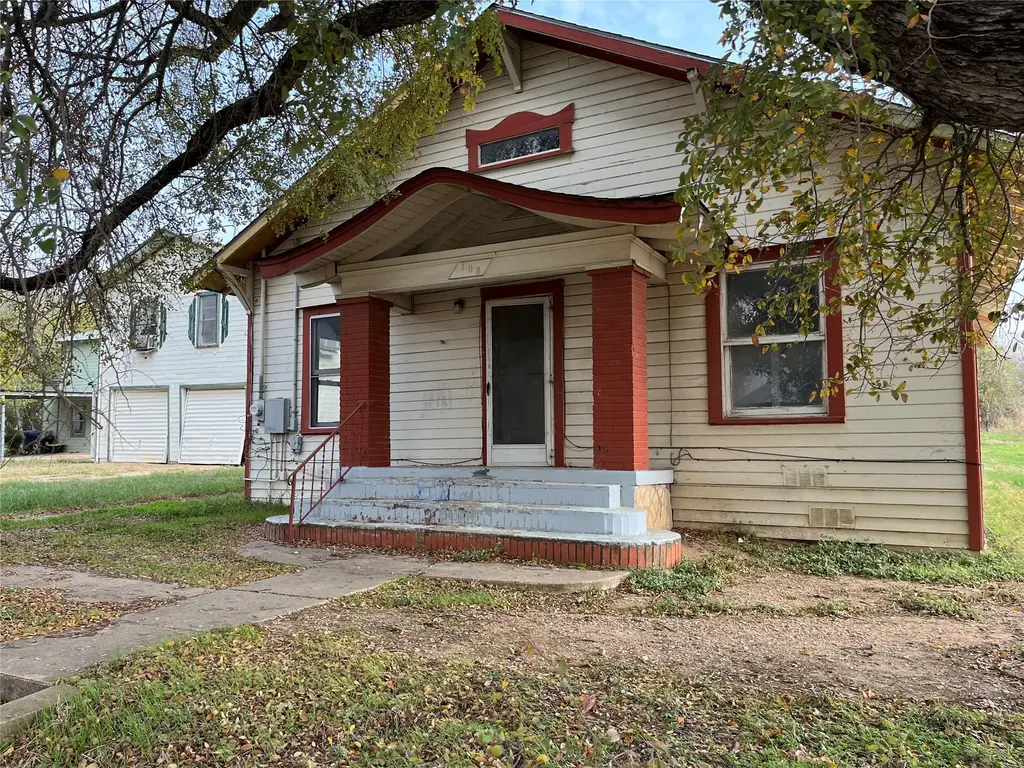 106 N Pear St, Rockdale