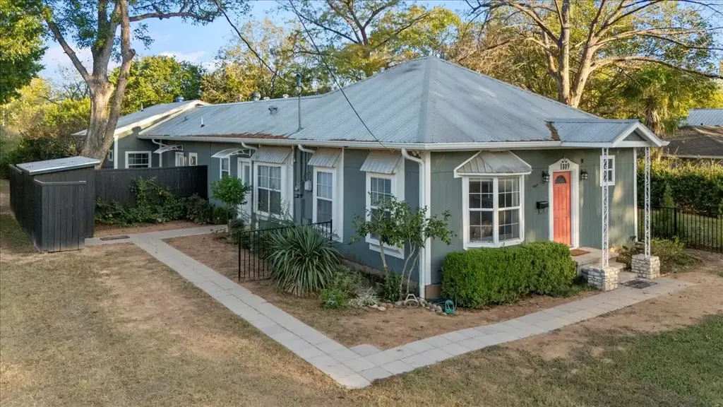 1809 Main St, Bastrop