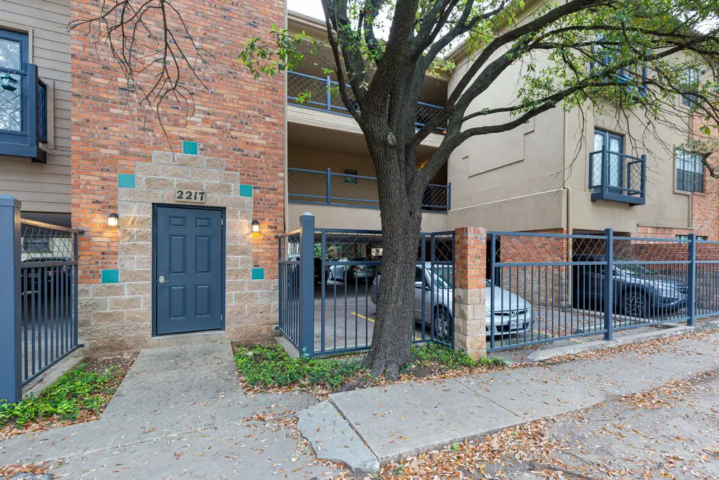914 W 22nd 1/2 St 304, Austin