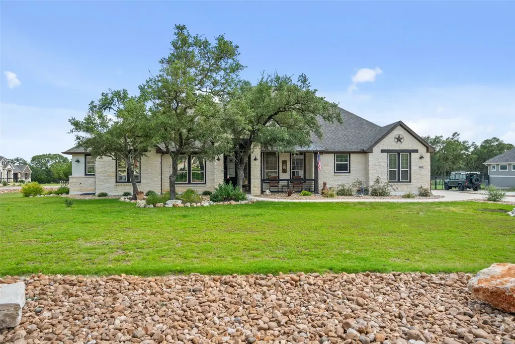 605 Innsbruck, New Braunfels
