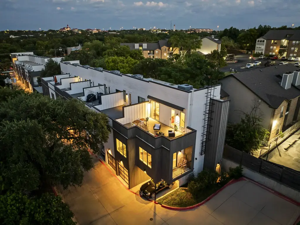 2804 S 1st St 2107, Austin