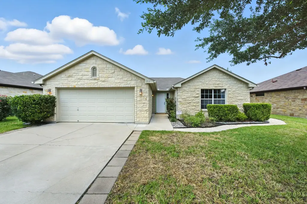 212 Valley Oaks Loop, Georgetown
