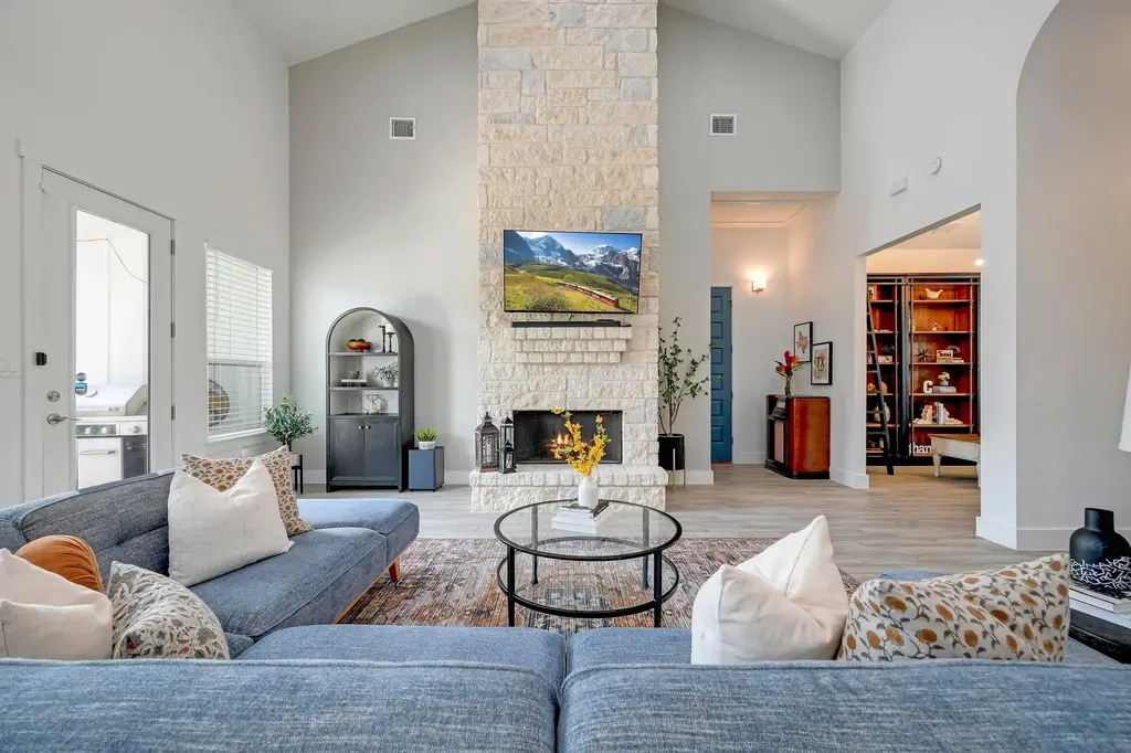 1412 Primrose Path Path, Canyon Lake