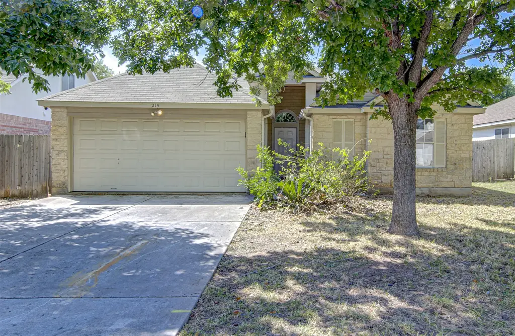 214 Sandhill Dr, Lockhart