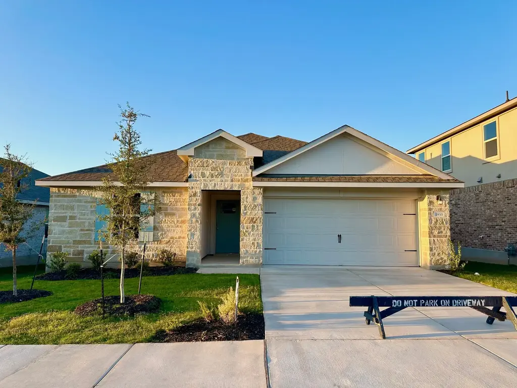 1933 Lazy Acres St, Leander
