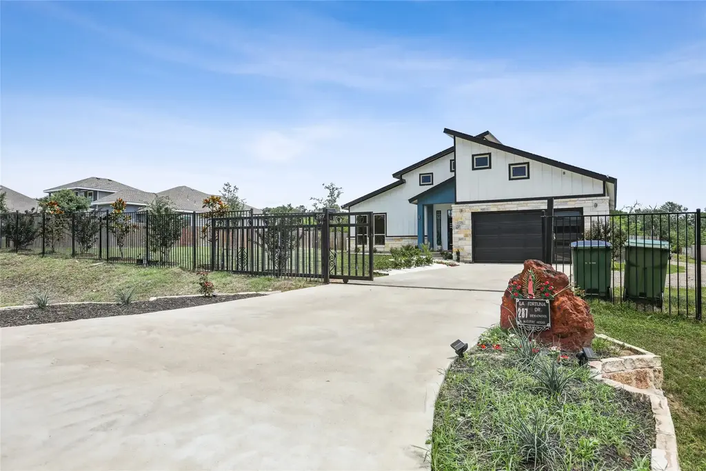 287 La Fortuna Dr, Del Valle