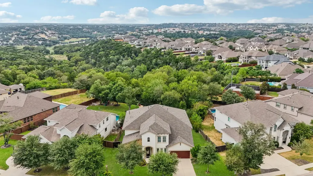 2833 Long Lasso Pass, Leander