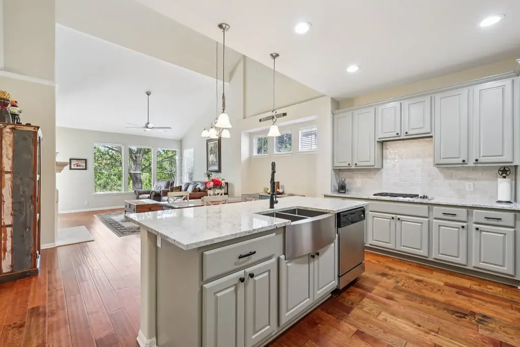 7901 Southwest Pkwy 21, Austin