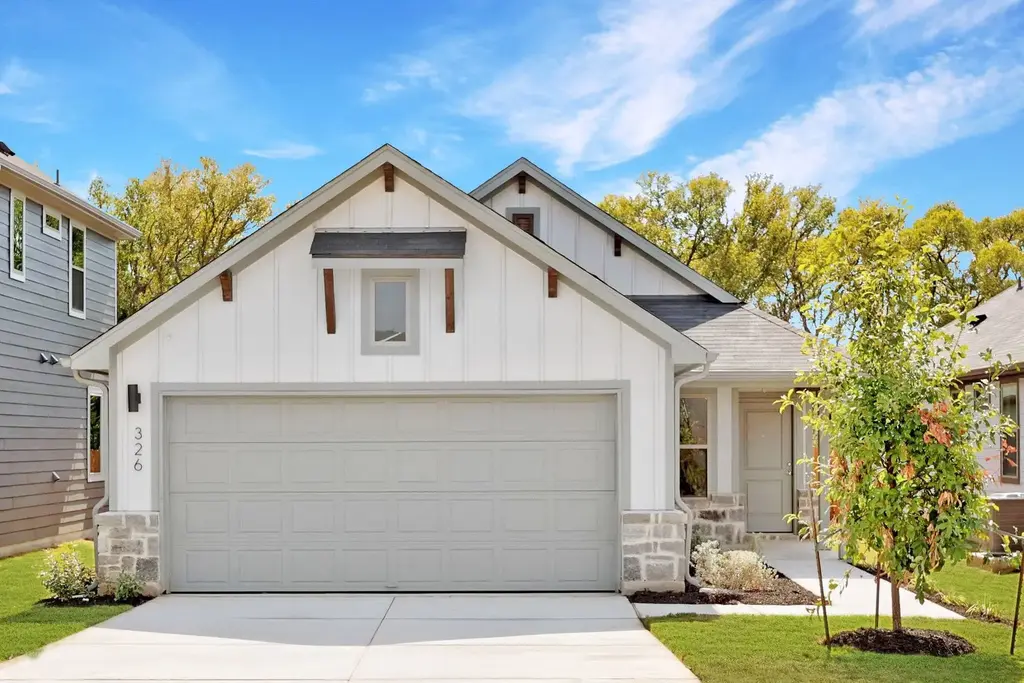 326 Bendecido Loop, Elgin