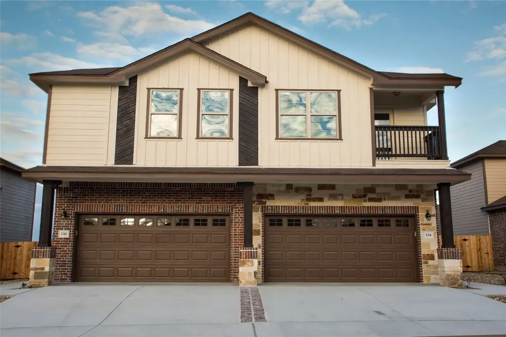 124 & 130 Lakeview Ct, Kyle