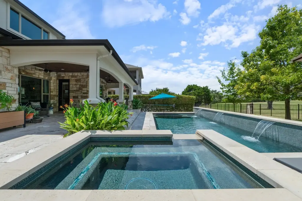 1852 Harvest Dance Dr, Leander